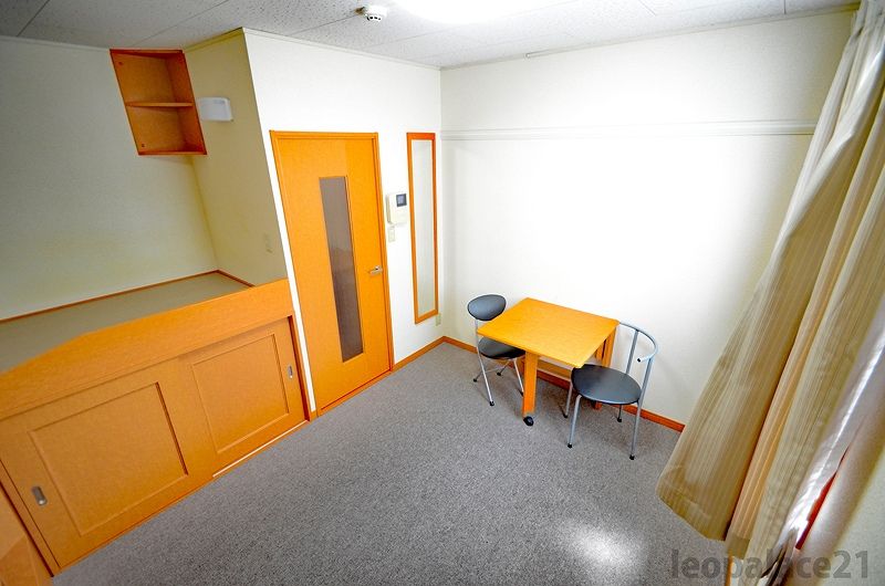 レオパレスサンコーポしおみ 居間