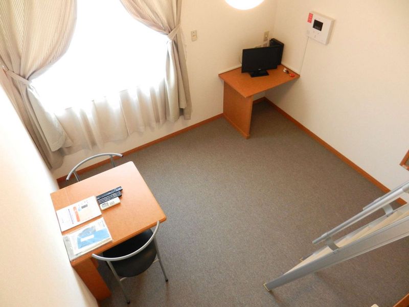 レオパレスフォレストいずみ 居間
