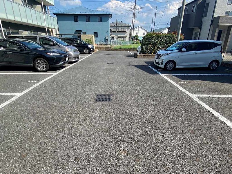 レオネクストアゼリアアーク 駐車場