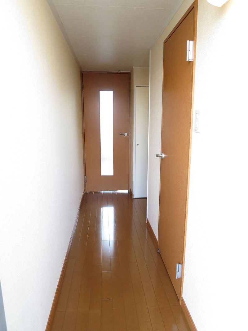 レオパレスミニョン 玄関