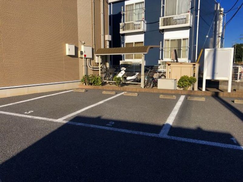 レオパレスミレオ２ 駐車場
