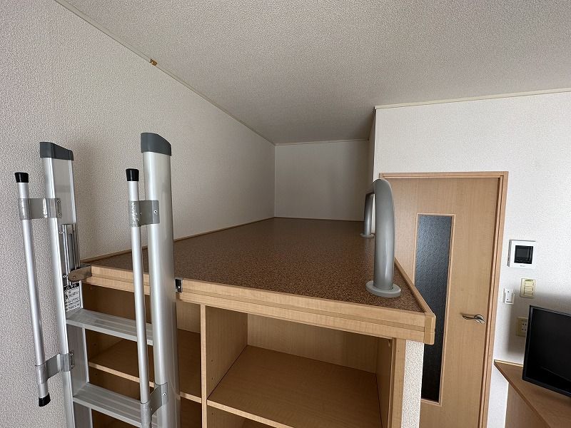 レオパレス中今泉 寝室