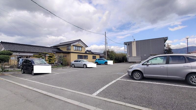 レオパレスエステーロ 駐車場
