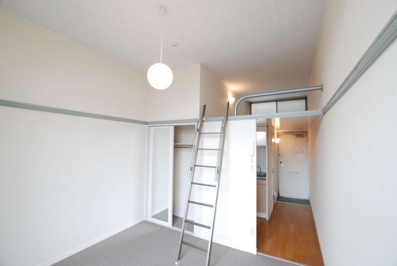 レオパレスメルベーユ 居間