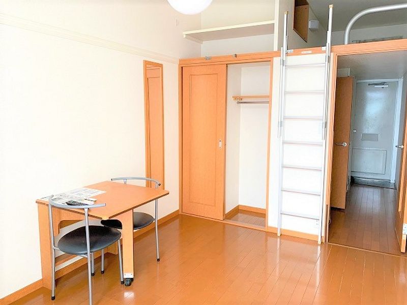 レオパレスＴ　Ｈ藤棚 居間