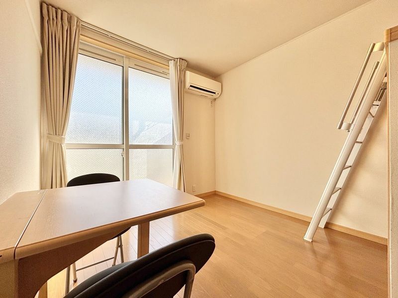 レオパレスⅠＢＡ 居間