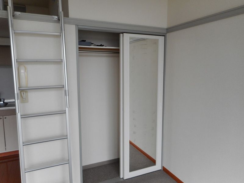 レオパレスプレシオＤ 収納