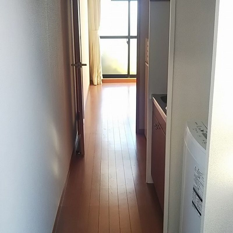 レオパレスフラワーガーデンⅡ 玄関