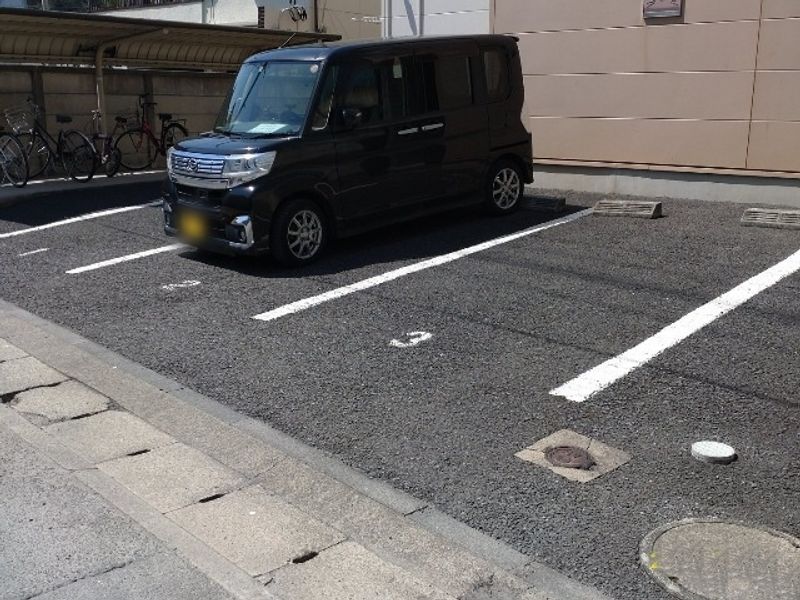 レオパレスリン 駐車場