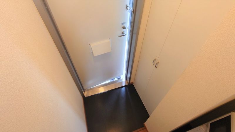 レオパレスリーベガルテン 玄関