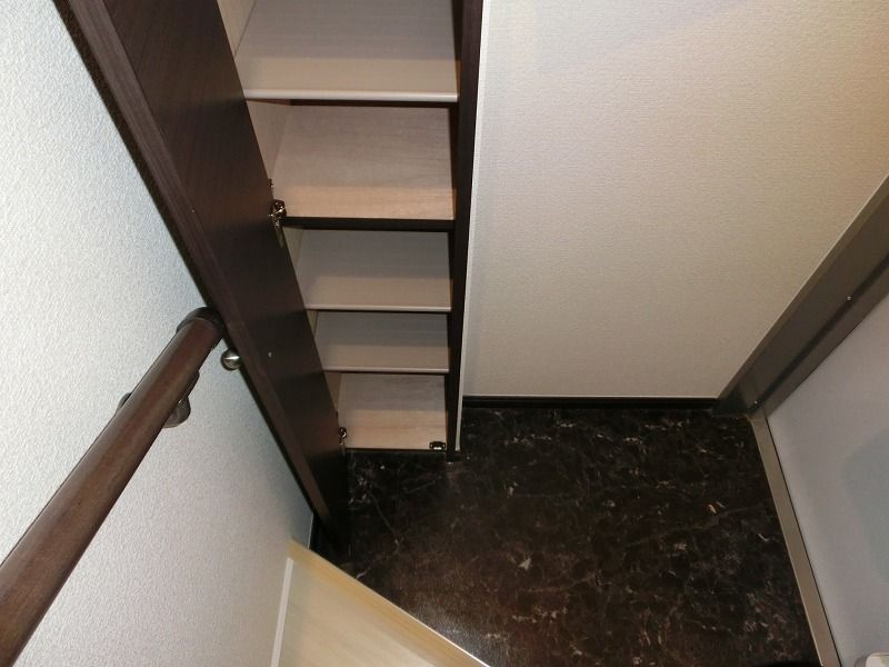 レオネクスト美樹 玄関