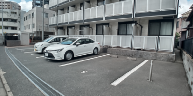 レオパレススカイトレイン 駐車場
