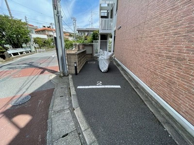 レオパレスアドバンストライフ 駐車場