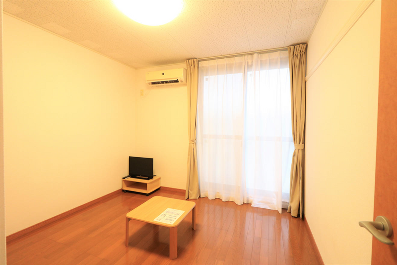 レオパレス宝ヶ池 居間