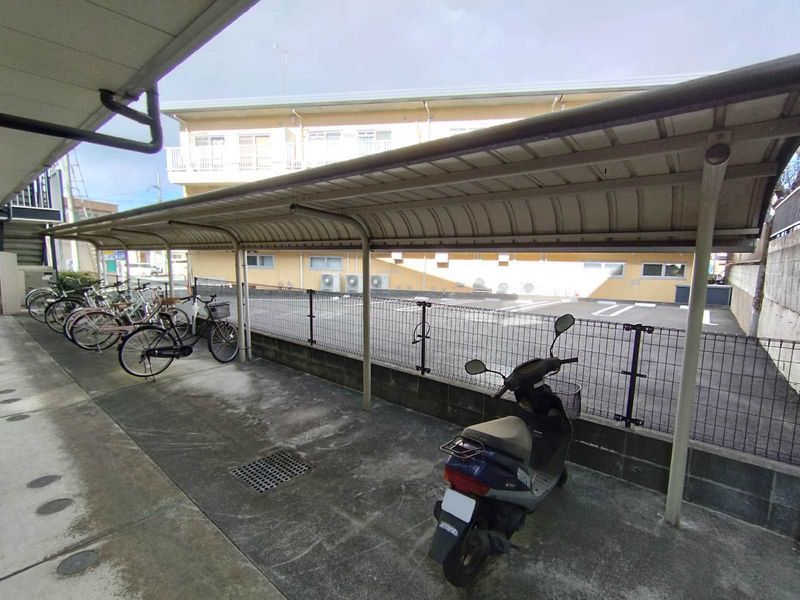 レオパレス歩 駐車場