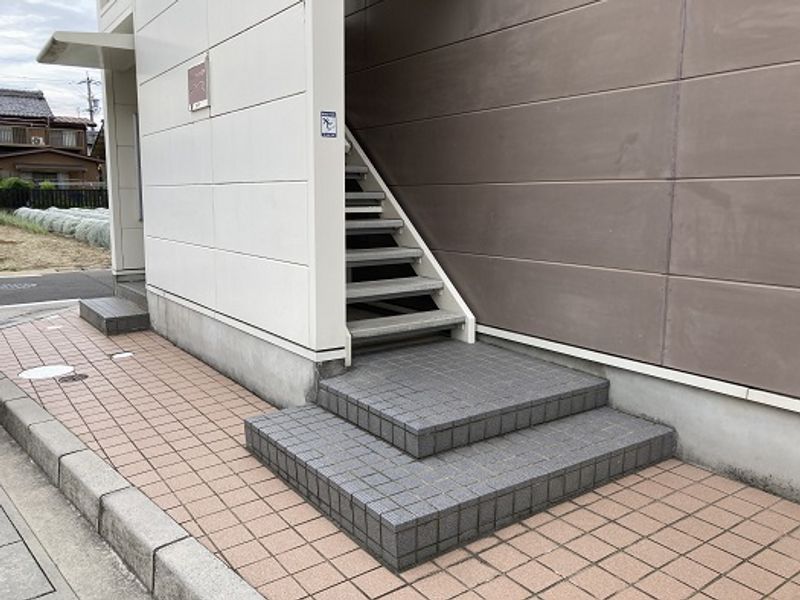 レオパレス萱場東 エントランス
