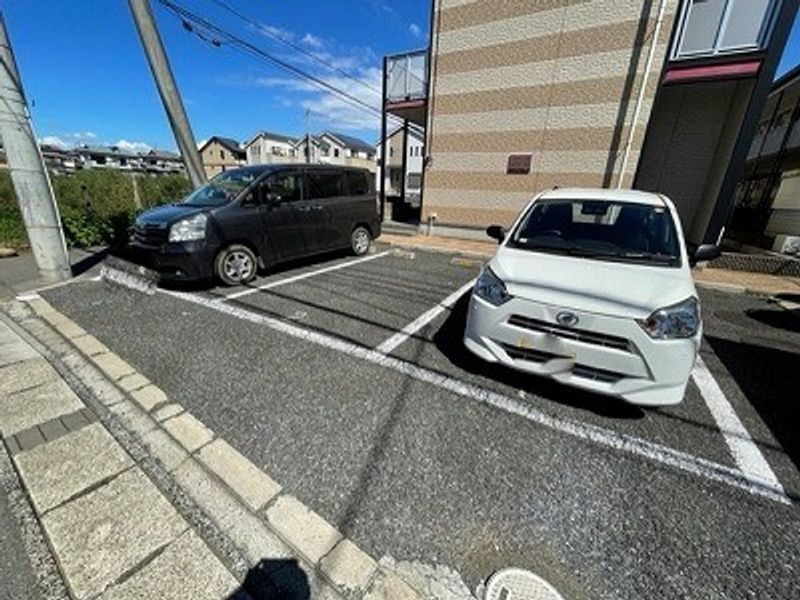 レオパレスドゥ　ボヌール 駐車場