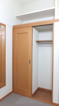 レオパレスコムニタ 収納