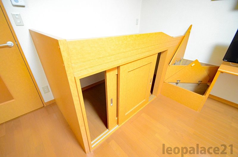 レオパレスウェストタウン 寝室