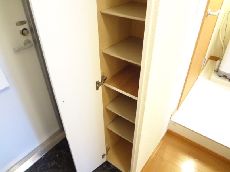 レオパレス清良 玄関