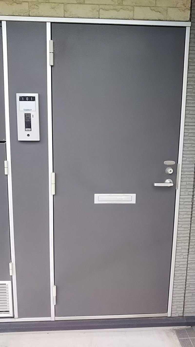 レオパレス波岡弐 玄関
