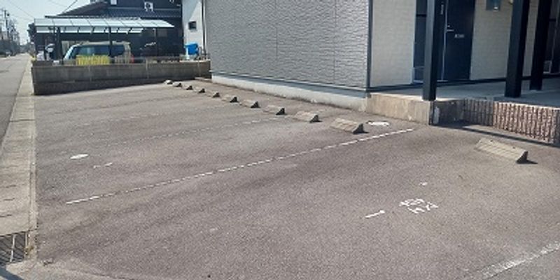 レオパレスサラームサザン 駐車場