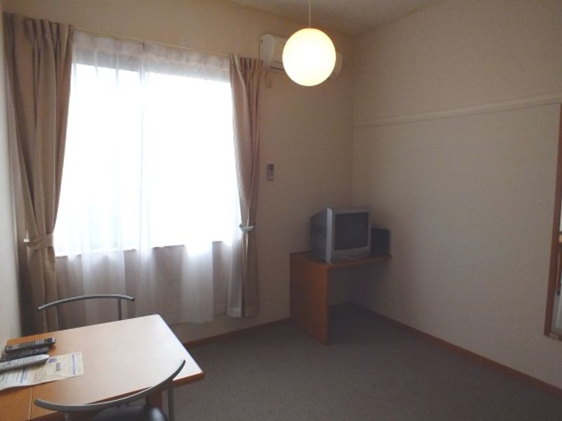 レオパレスＨＡＹＡＳＨＩ 居間
