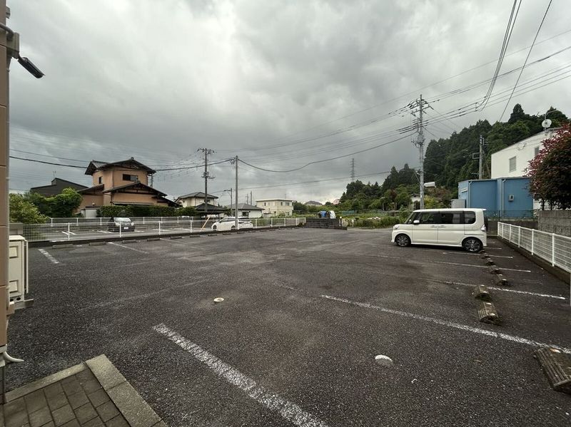 レオパレスアクエリアス 駐車場