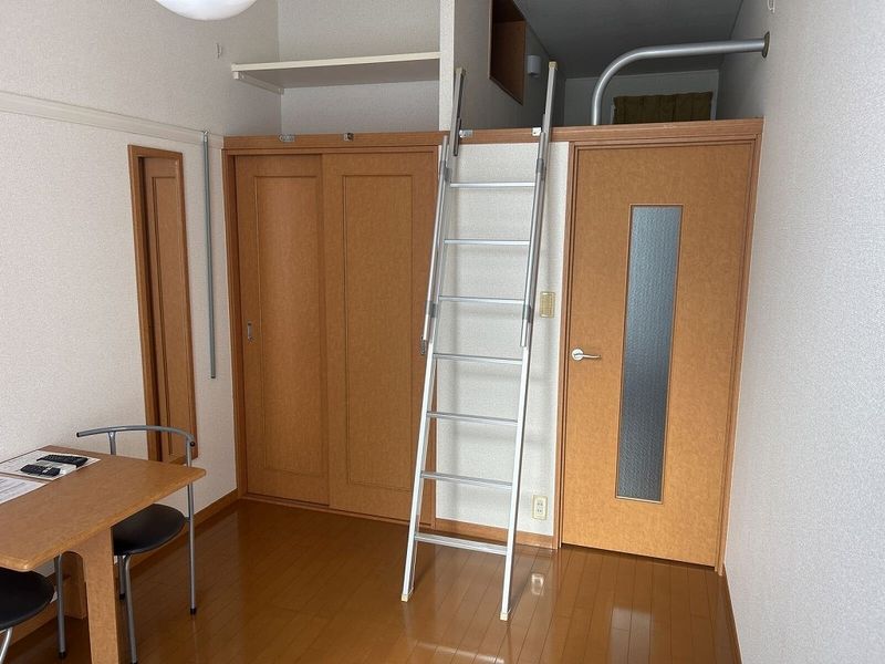 レオパレスピーヌス 居間