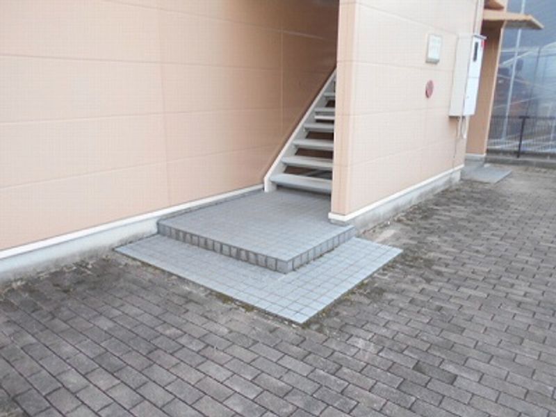 レオパレスサンフラワー エントランス