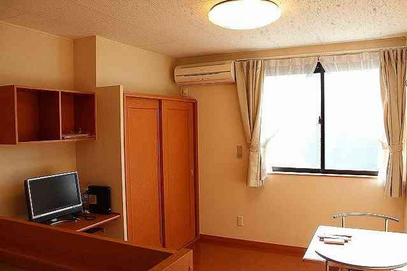 レオパレス宮ノ前 居間