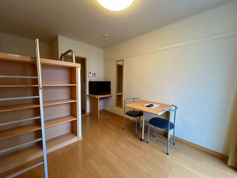 レオパレスビブハウス 居間