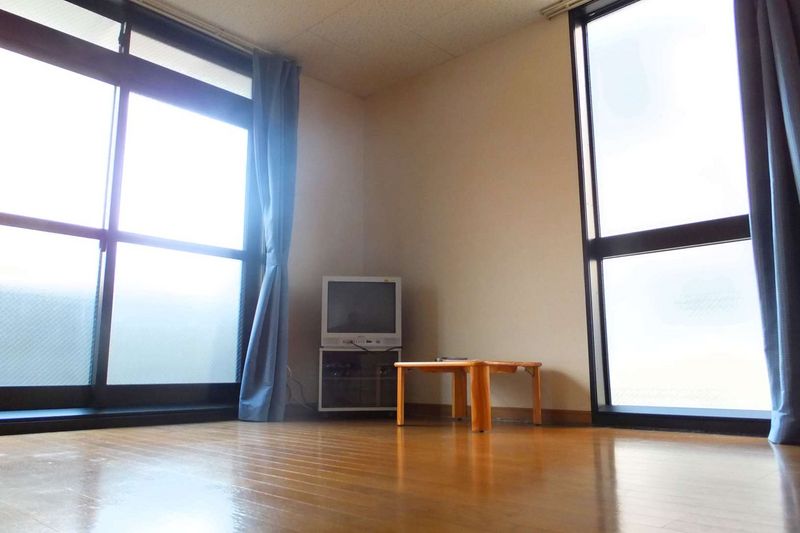 レオパレス中井町３ 居間