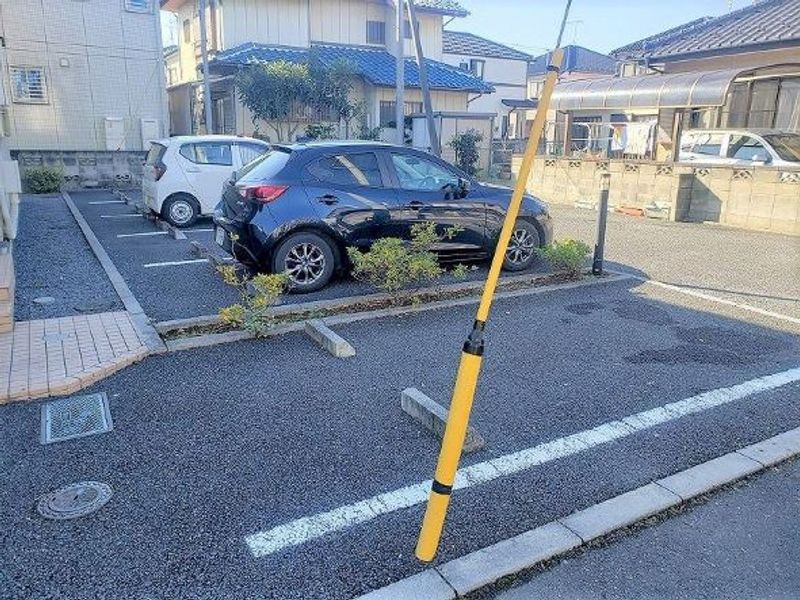 レオパレスＡｙａ 駐車場