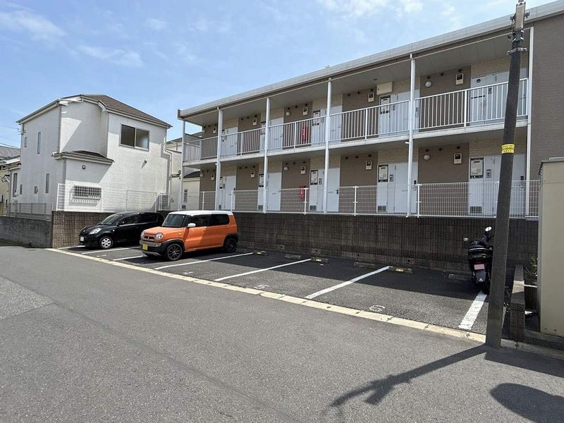 レオパレス南逆井 駐車場
