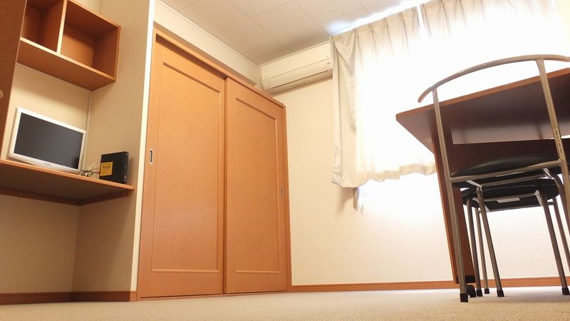 レオパレスミチト 居間