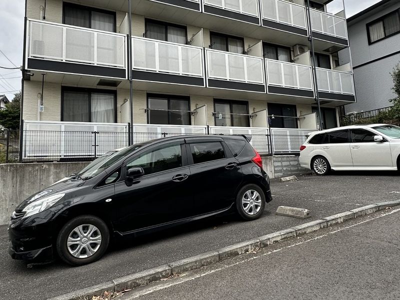 レオパレスＤＯＵＢＬＥＴＯＭＯ 駐車場