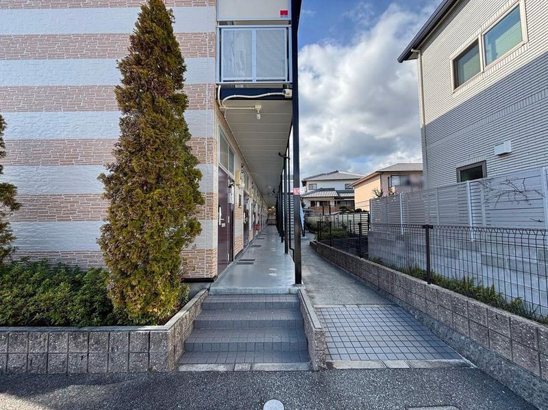 レオパレスセリバテール仁川 エントランス