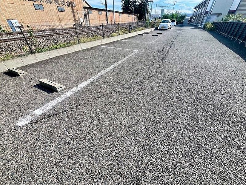 レオパレスソリチュード 駐車場