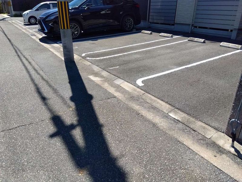 クレイノファミーユ 駐車場