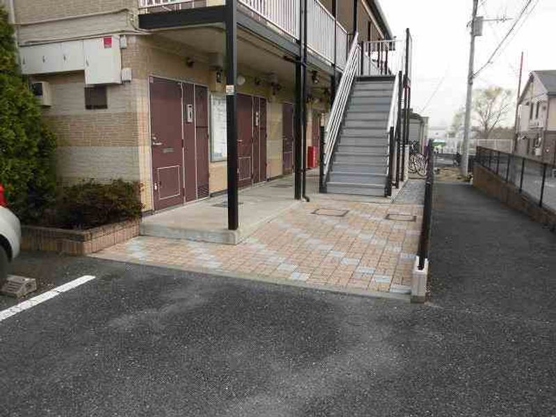 レオパレス仁 エントランス