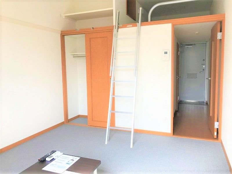 レオパレスレイフェアリー 居間