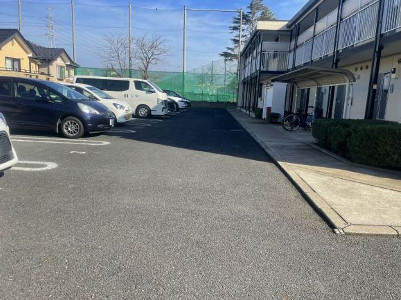 レオパレスバンビーノ花輪 駐車場