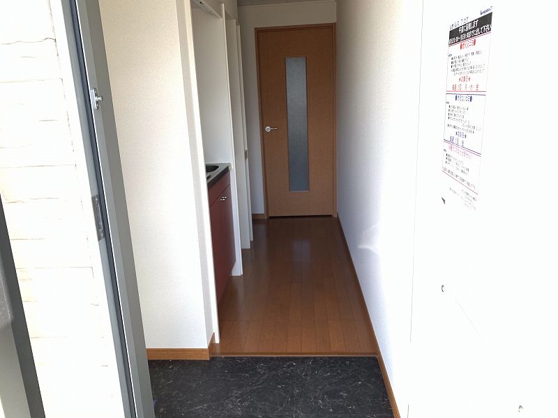 レオパレスカモミール 玄関