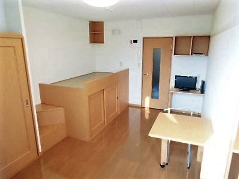 レオパレス逢妻 居間
