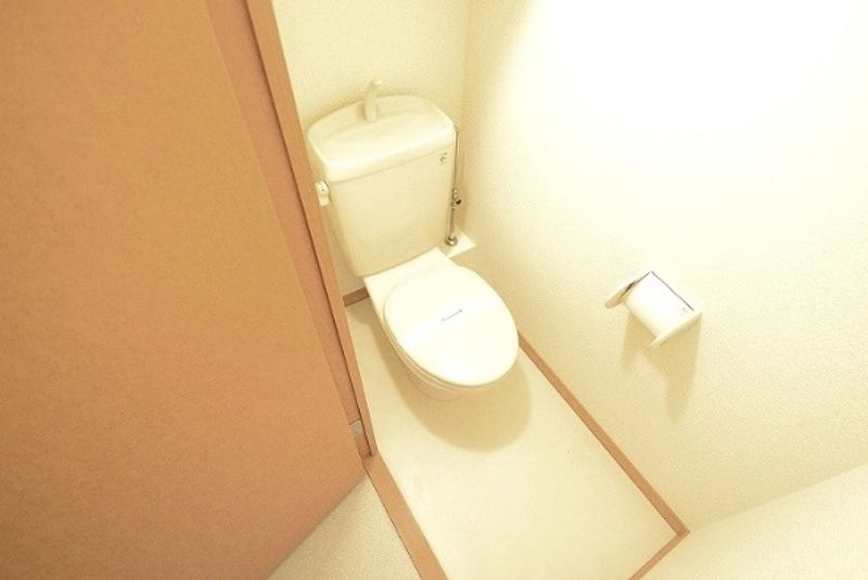 レオパレスシェソワ　ネオ トイレ