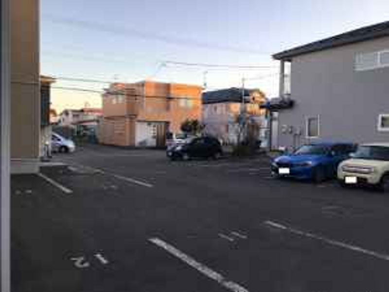 レオパレス丹頂 駐車場