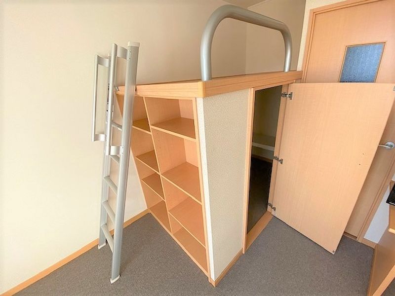 レオパレスロイヤルパーム 収納