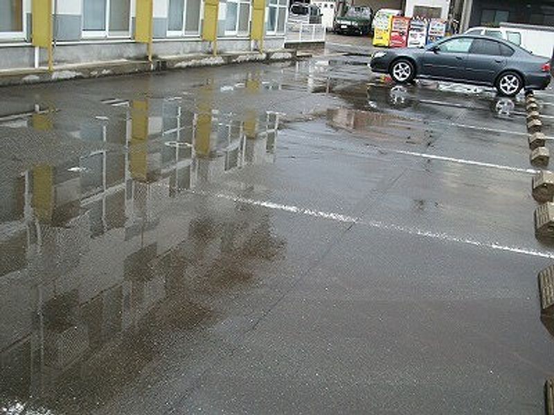 レオパレス瑞穂 駐車場