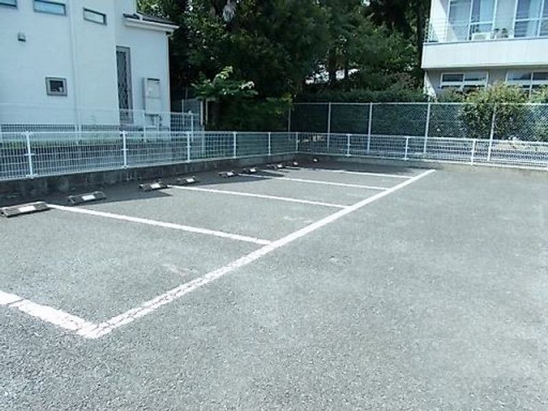 レオパレス泉Ⅱ 駐車場